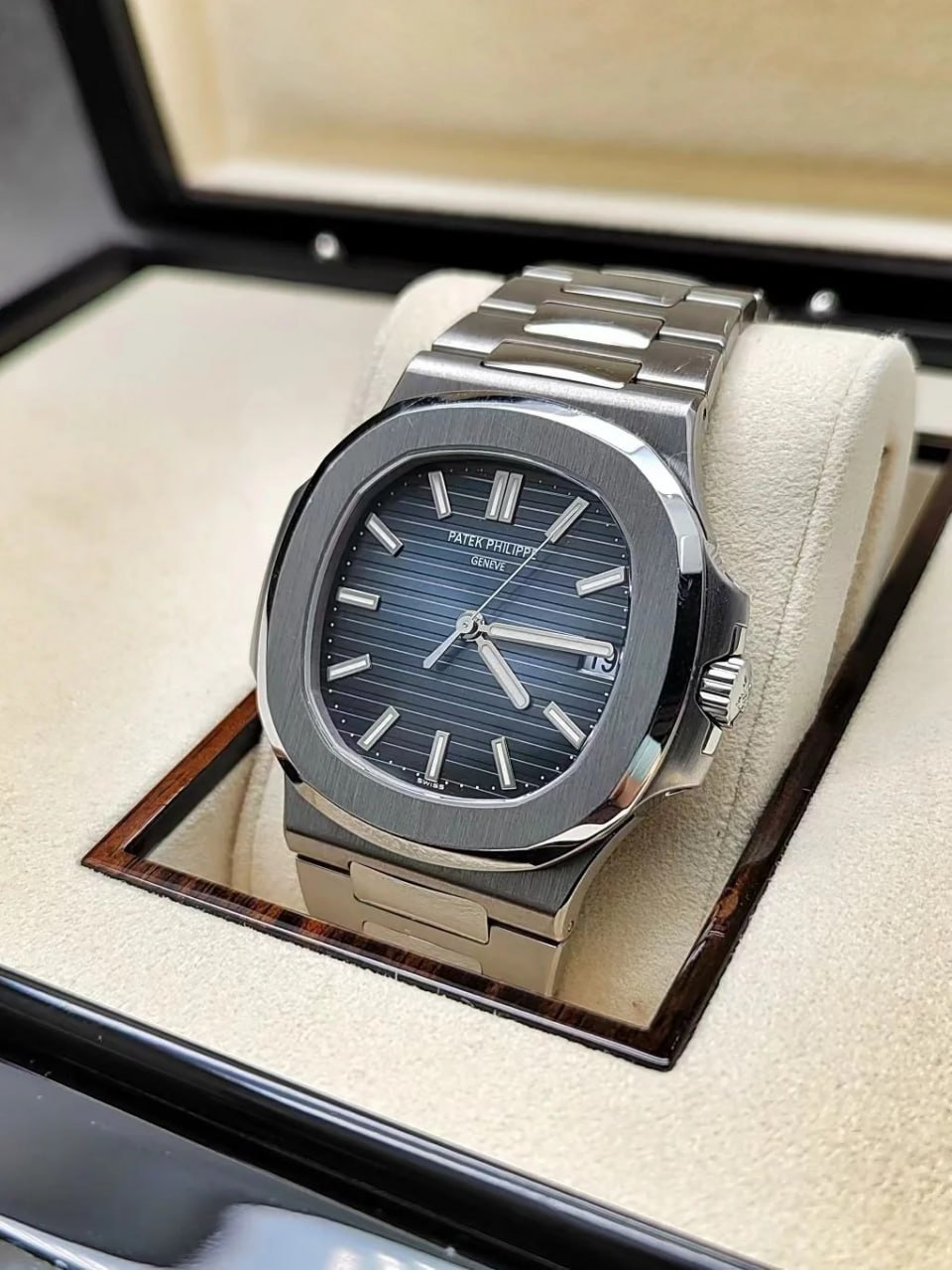Patek Philippe Sport Elegant Series 5990/1R-001 Watch