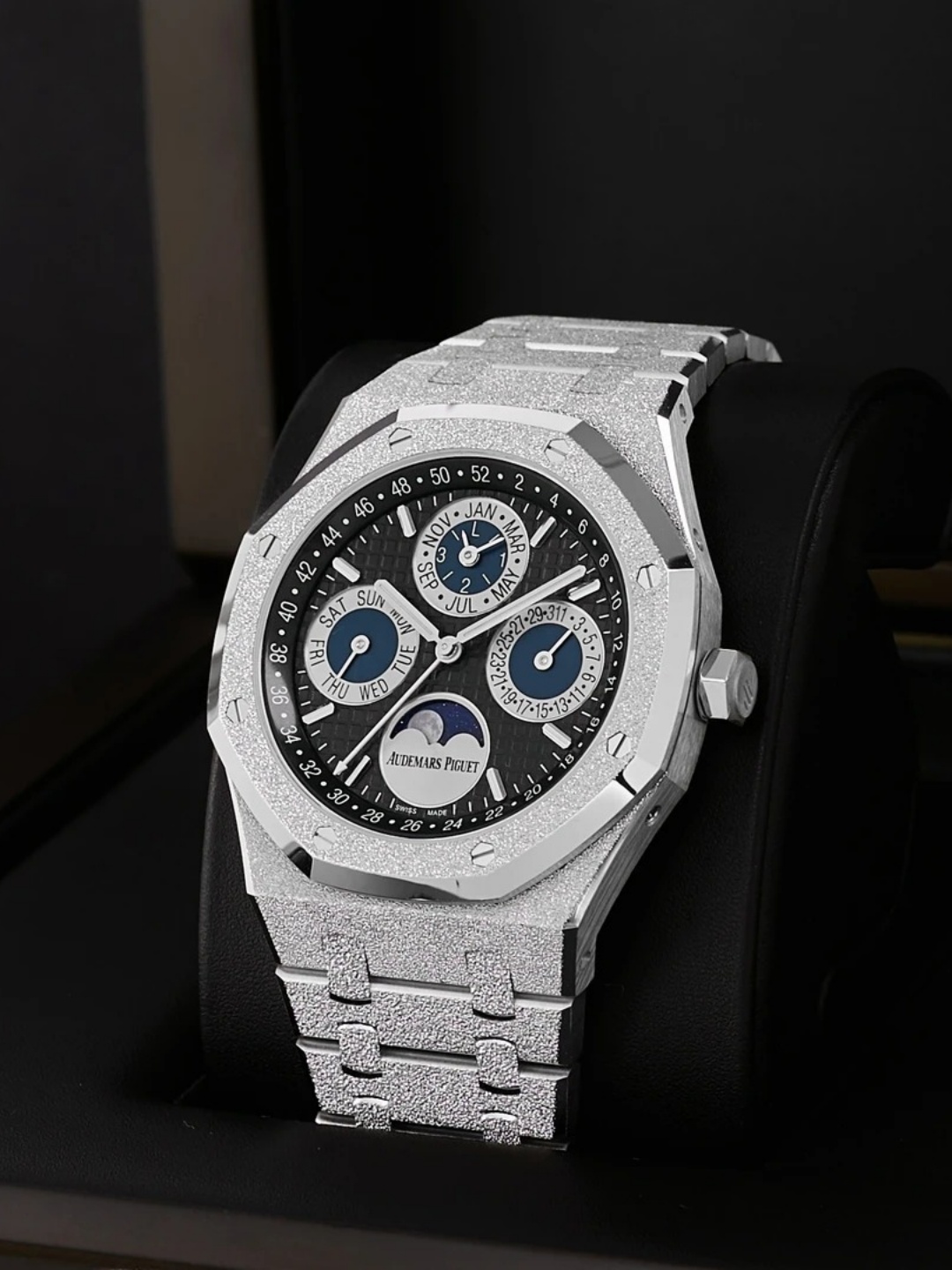 Audemars Piguet Royal Oak Series 26574BC.GG.1224BC.01 Watch
