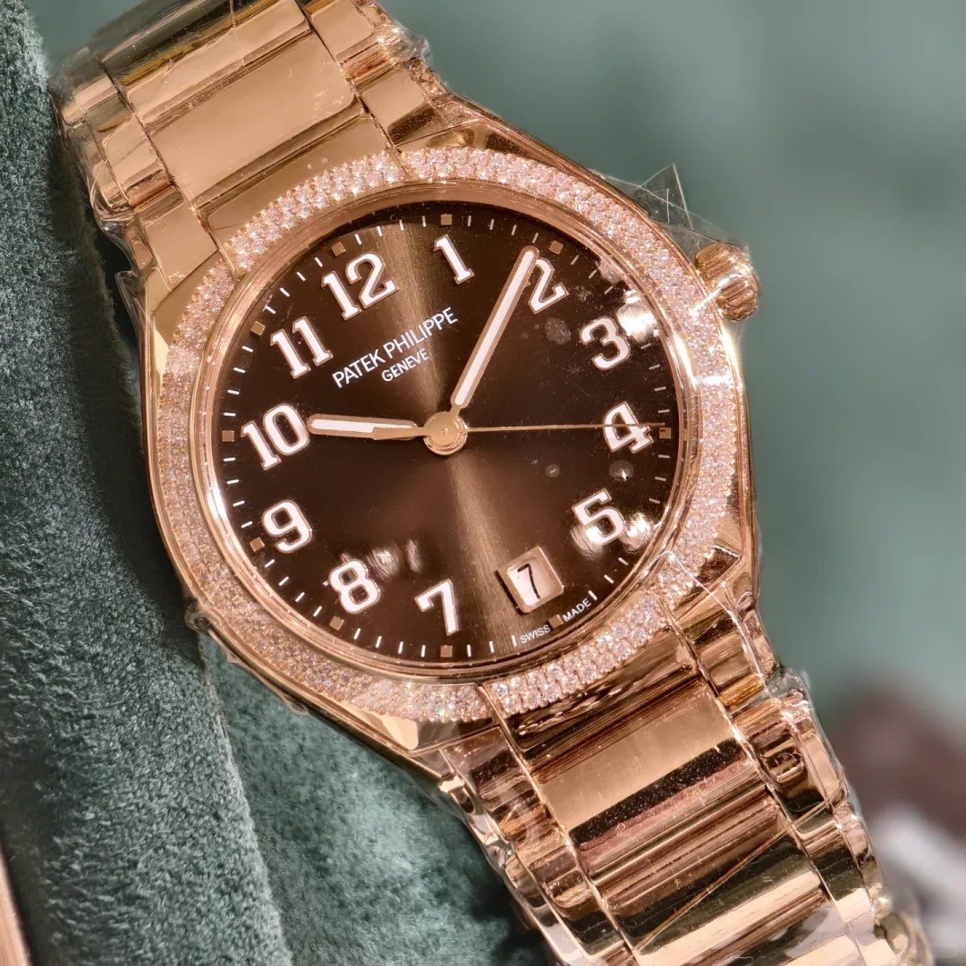 Patek Philippe TWENTY~4 Series 7300/1200R-001 watch