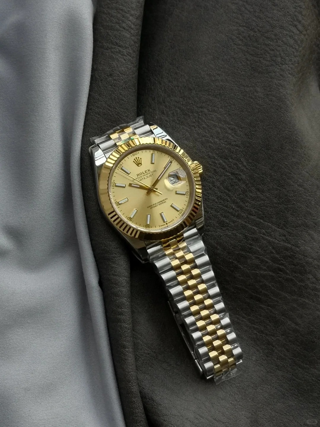 Rolex Day-Date series M126233-0015 watch