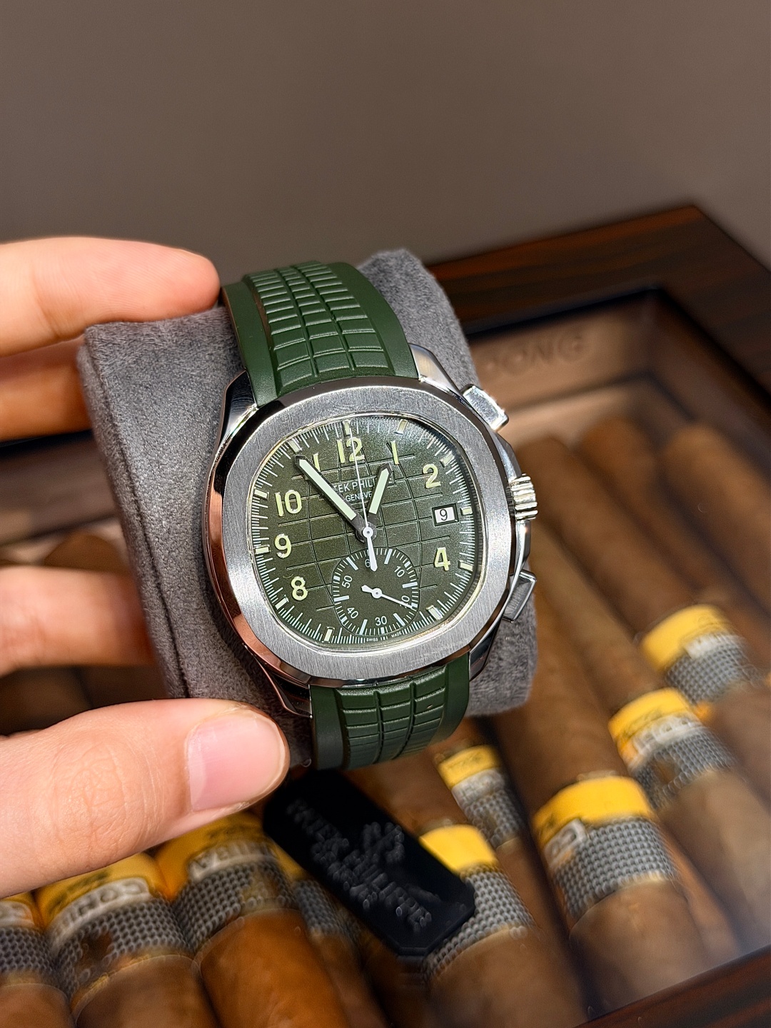 Patek Philippe AQUANAUT series 5968G-010 watch