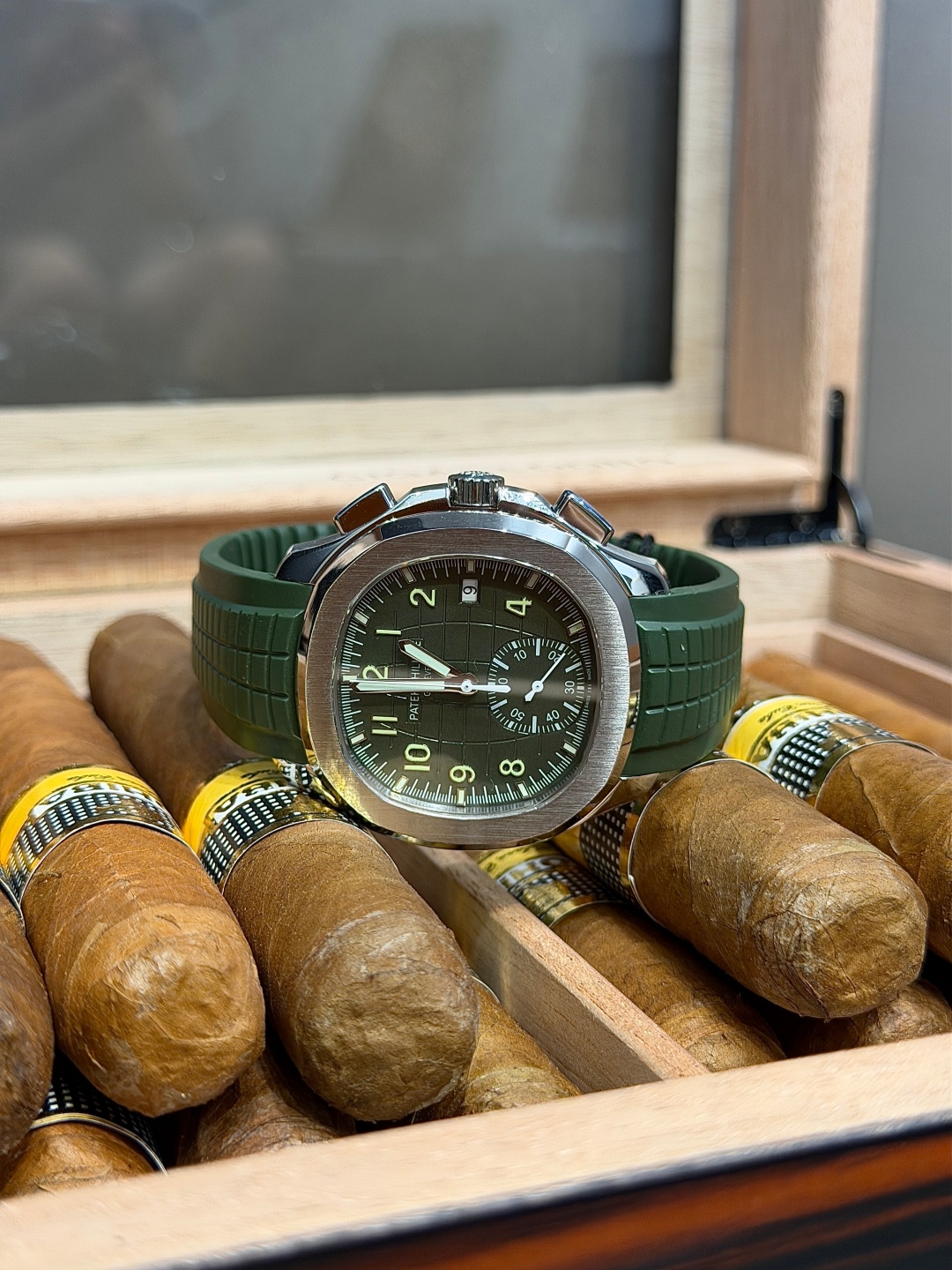 Patek Philippe AQUANAUT series 5968G-010 watch