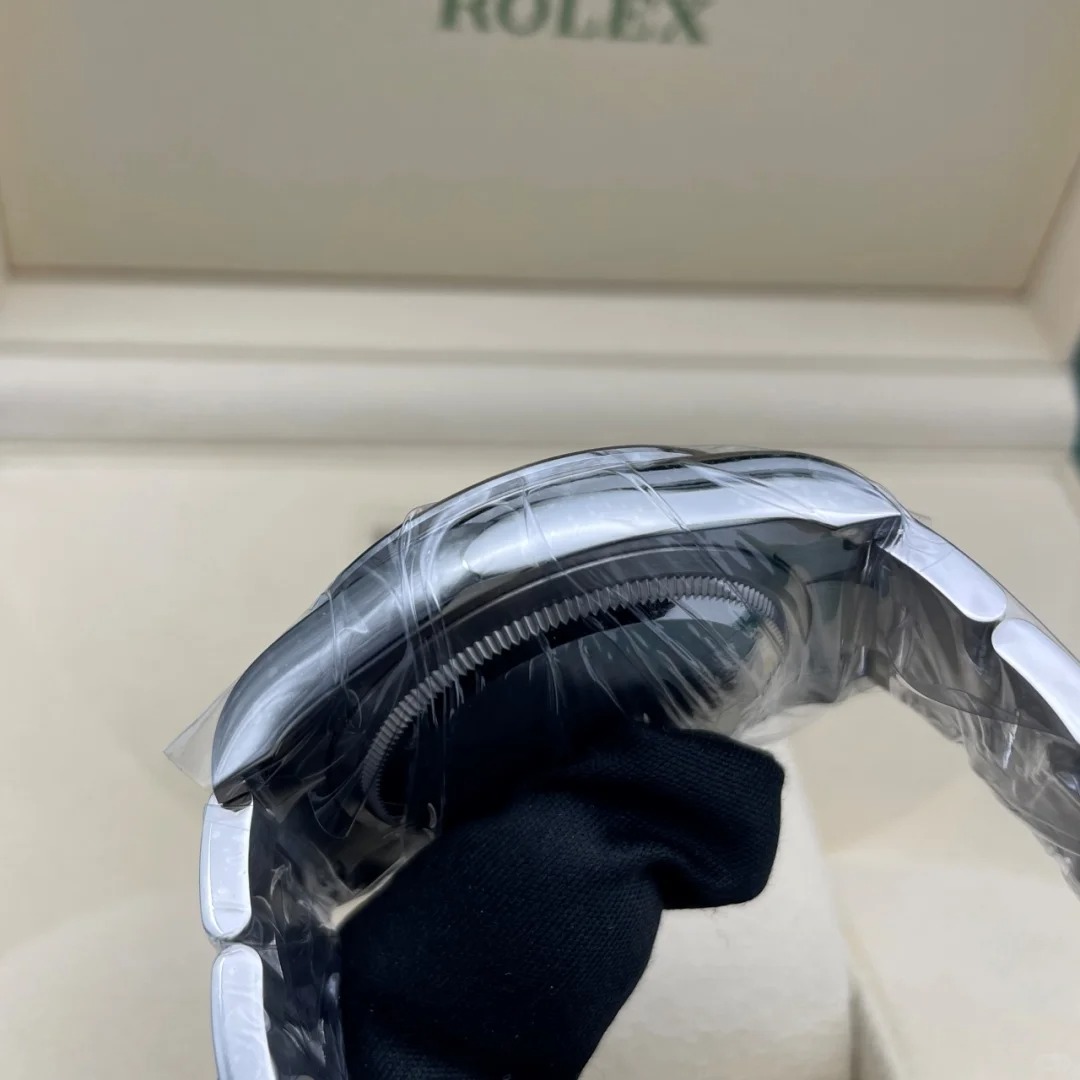 Rolex Cosmos Chronograph Daytona Series M126500LN-0001