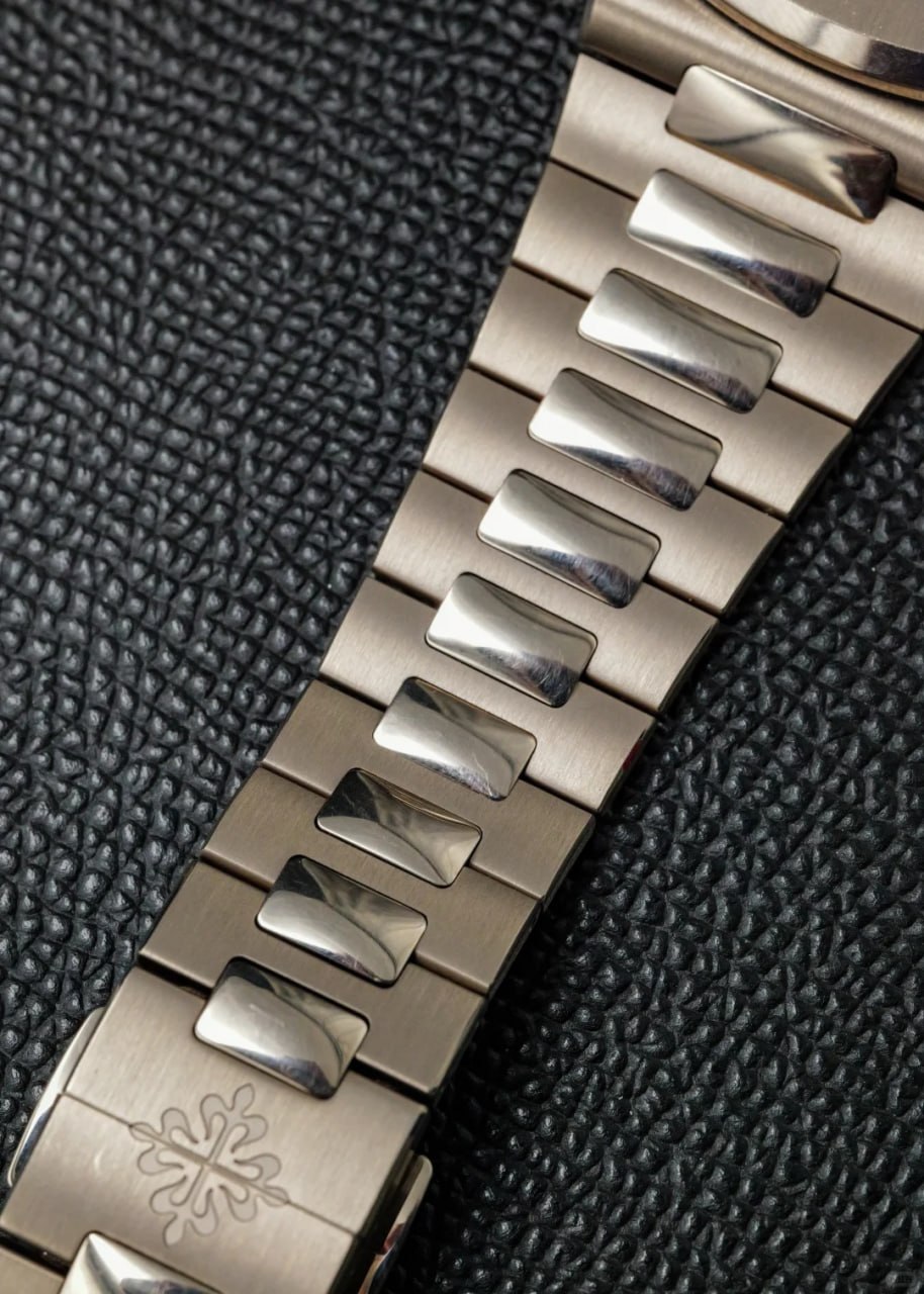 Patek Philippe Sport Elegant Series 5811/1G-001 Watch