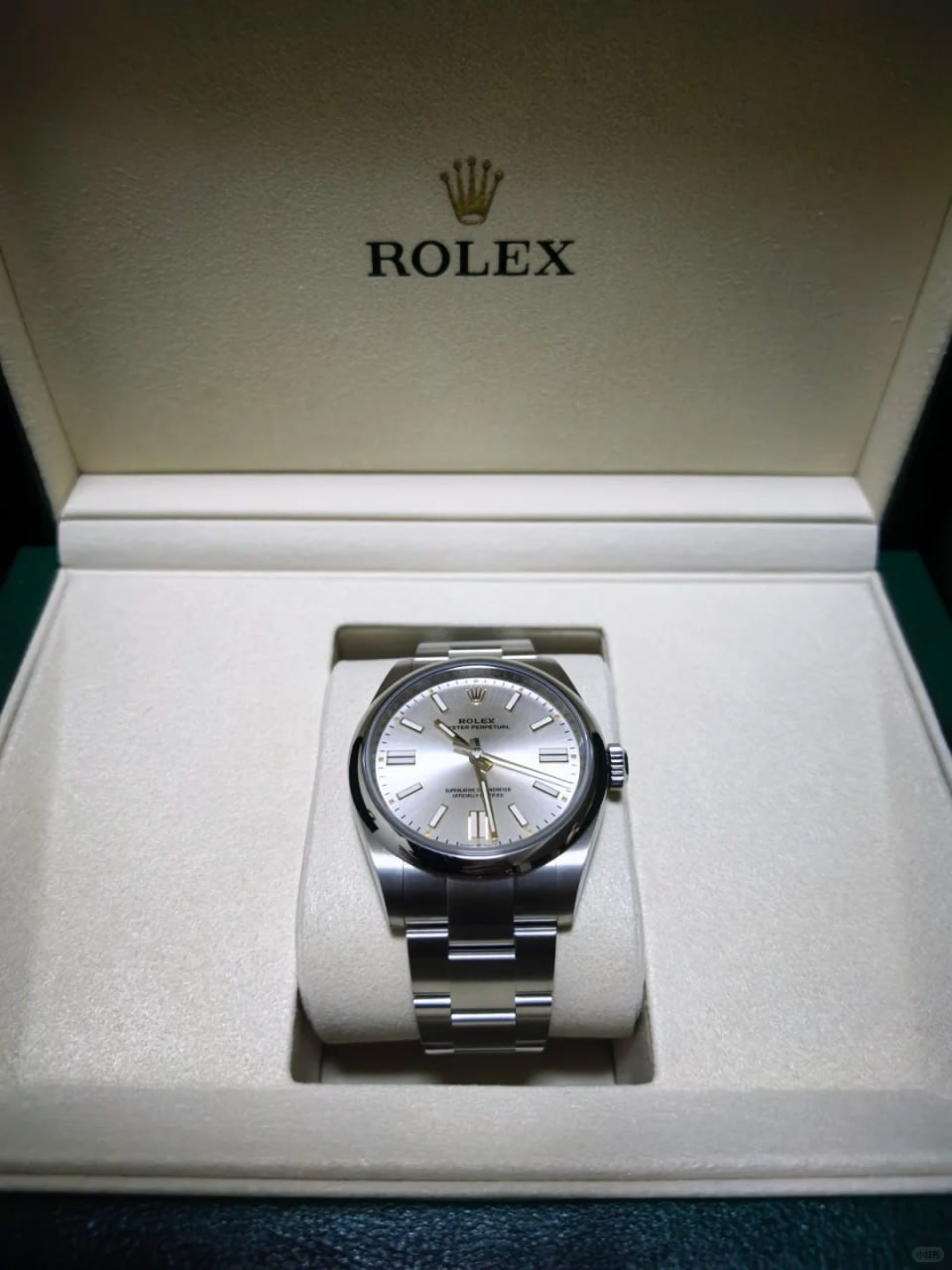 Rolex Oyster Perpetual series M124300-0001  watch