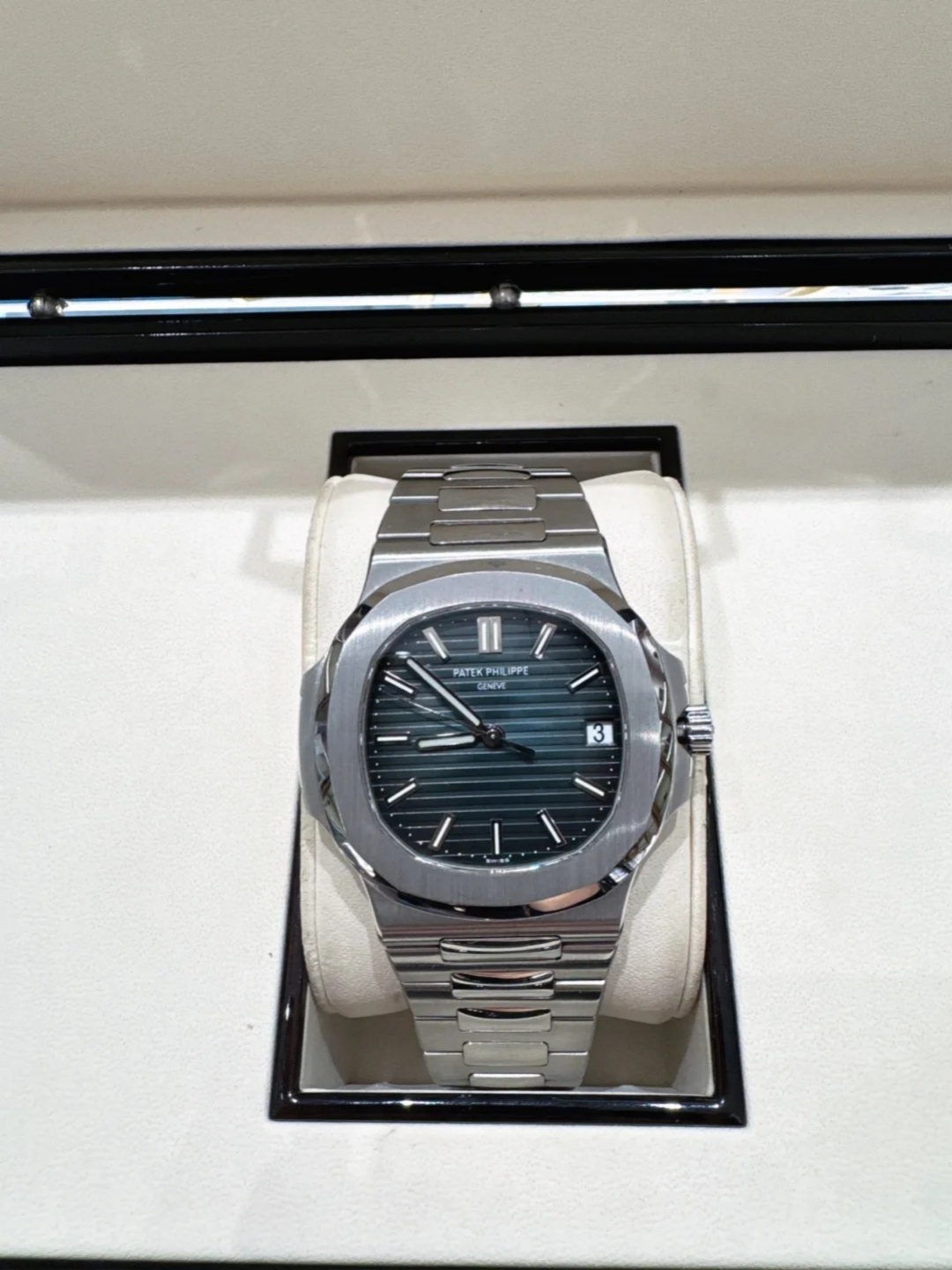 Patek Philippe Sport Elegant Series 5711/1A 010  Watch