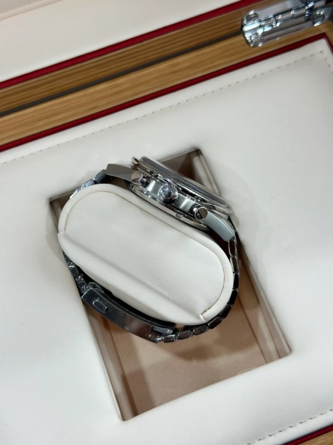 Omega Superquickback Series 332.10.41.51.01.001  Watch