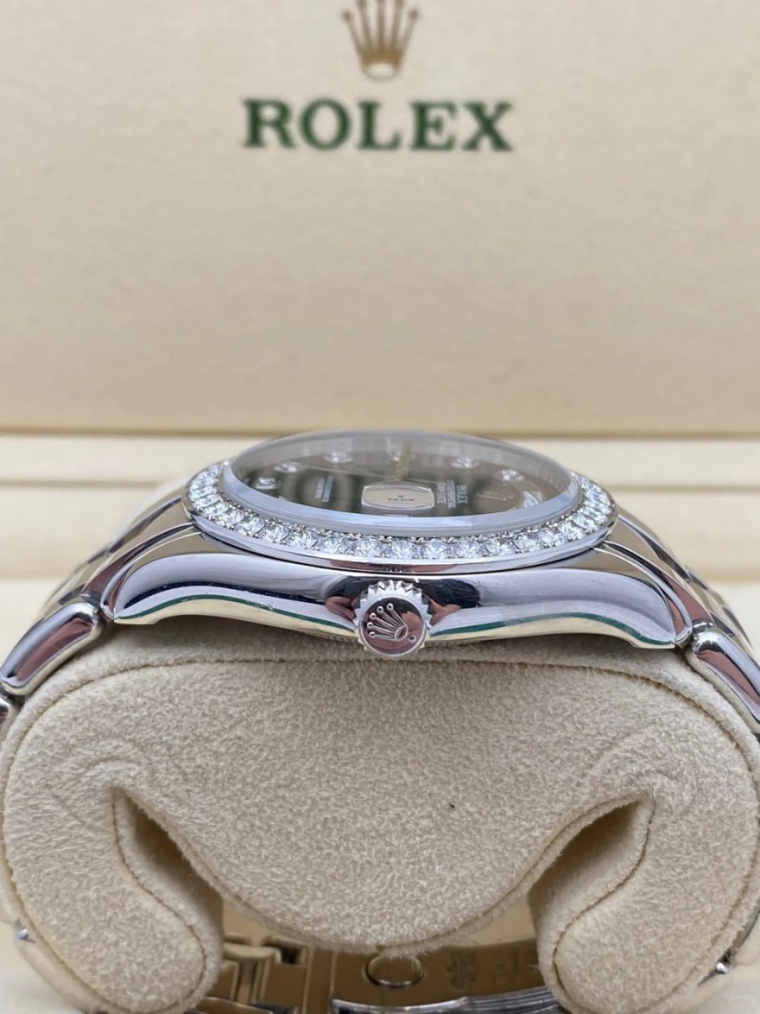 Rolex Day-Date series 18946-72746N8R2B watch