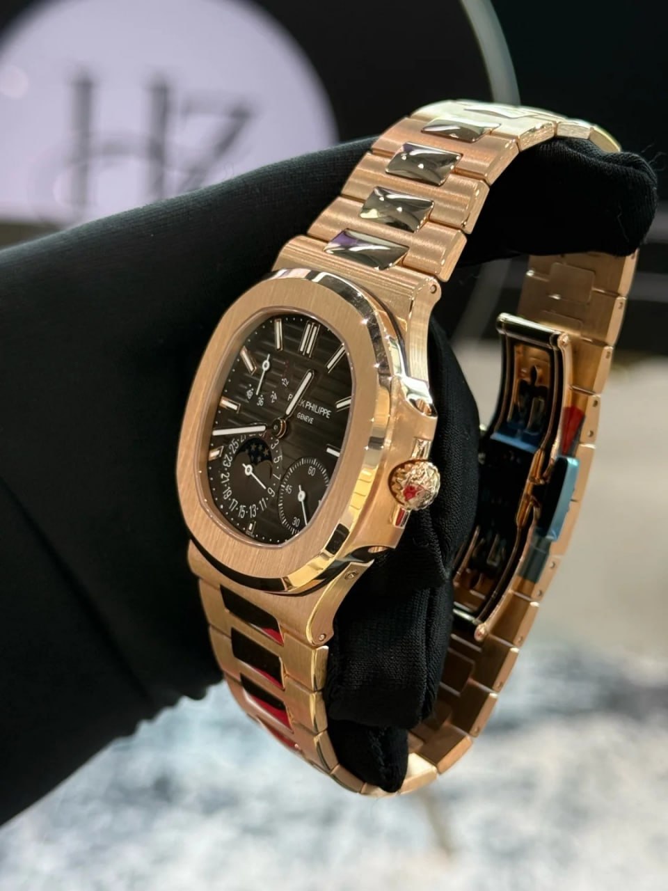 Patek Philippe Sport Elegant Series 5712R-001 Nautilus Watch