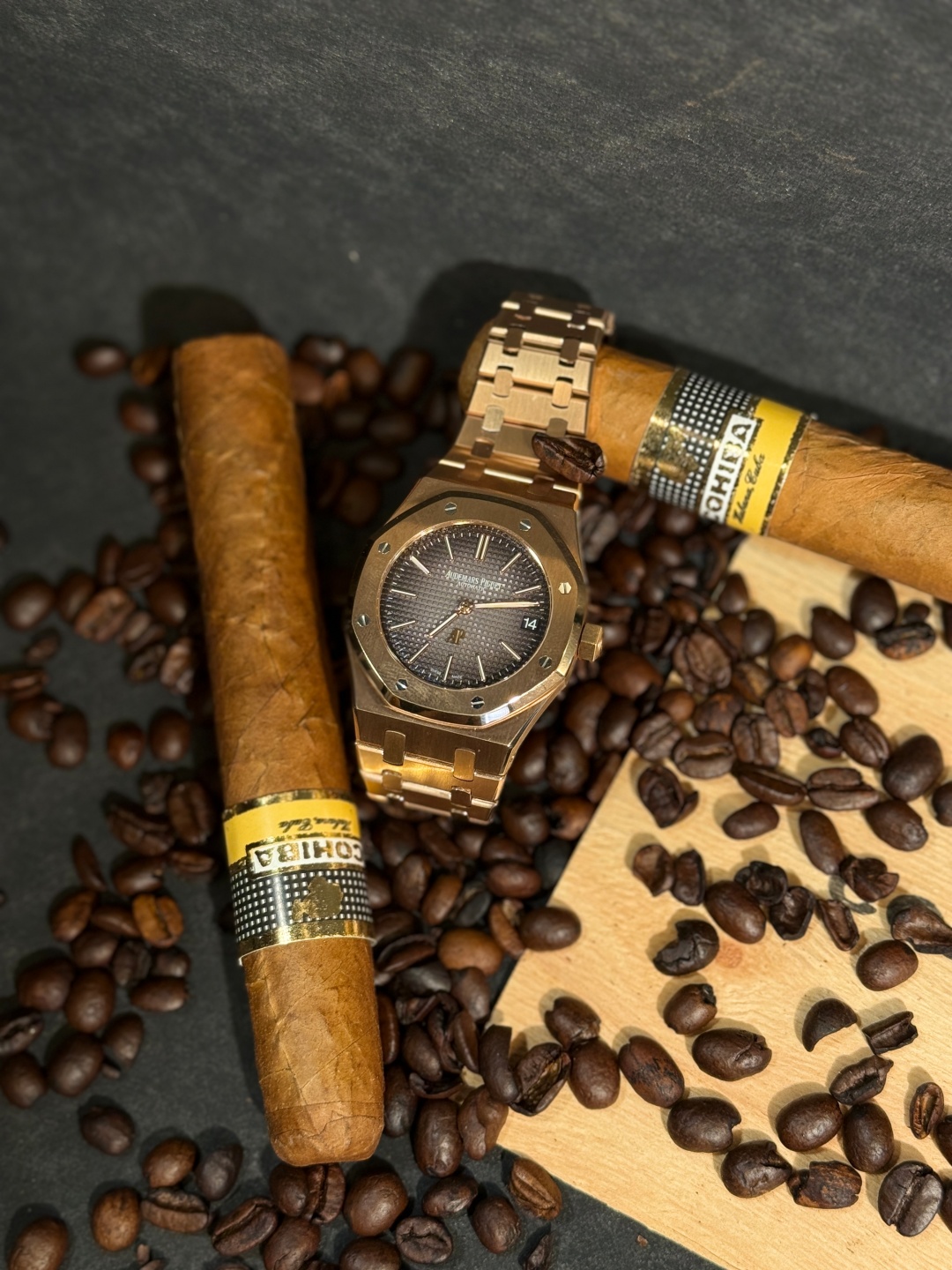 Audemars Piguet Royal Oak Series 16202 OR.OO.1240 OR.02 Watch