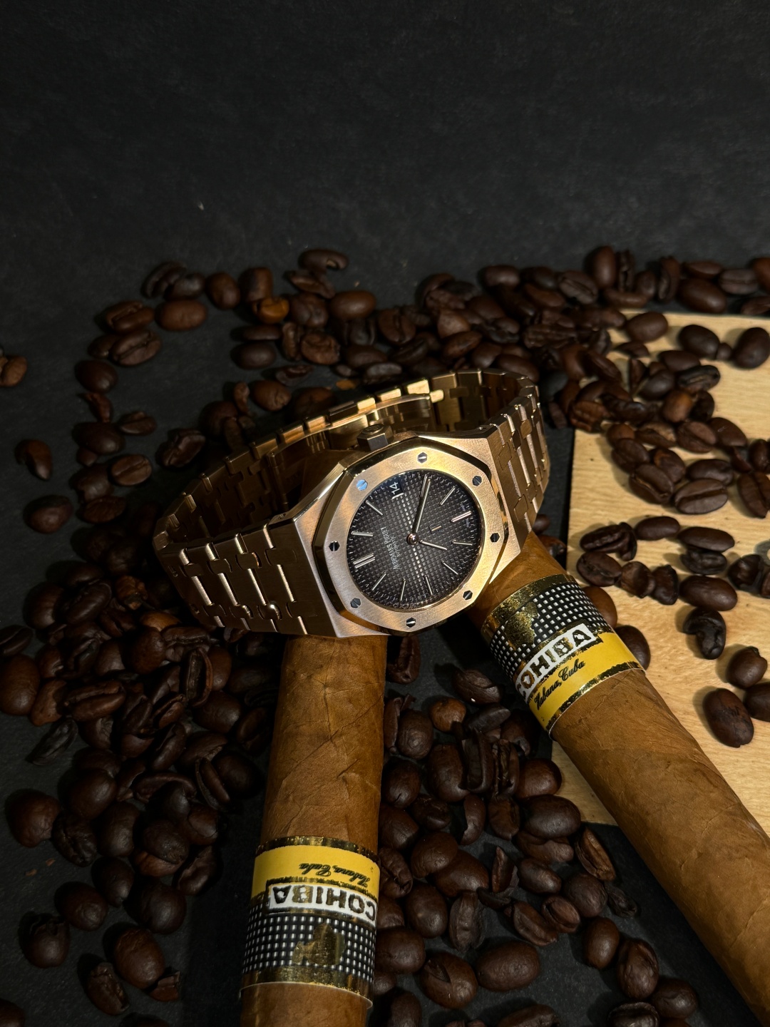 Audemars Piguet Royal Oak Series 16202 OR.OO.1240 OR.02 Watch