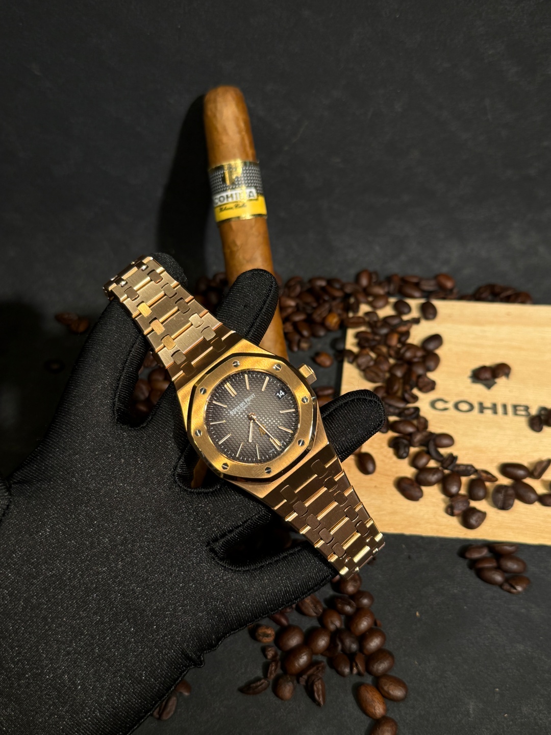 Audemars Piguet Royal Oak Series 16202 OR.OO.1240 OR.02 Watch