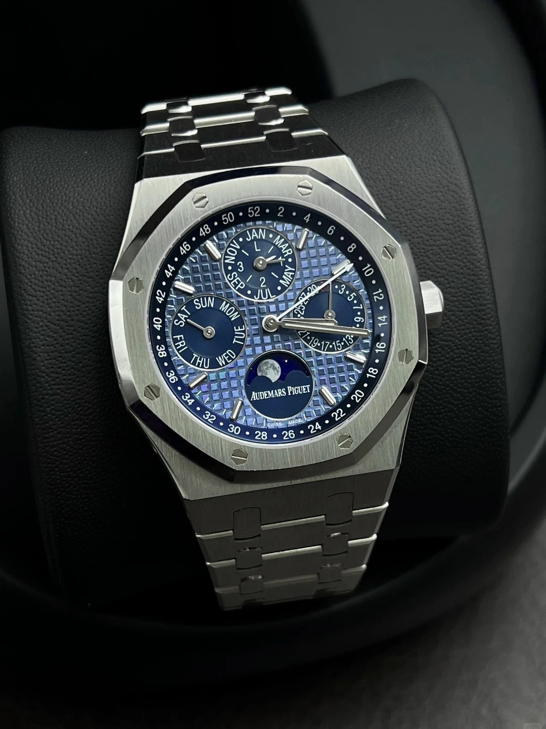 Audemars Piguet Royal Oak Series 26574ST.OO.1220ST.03 Watch