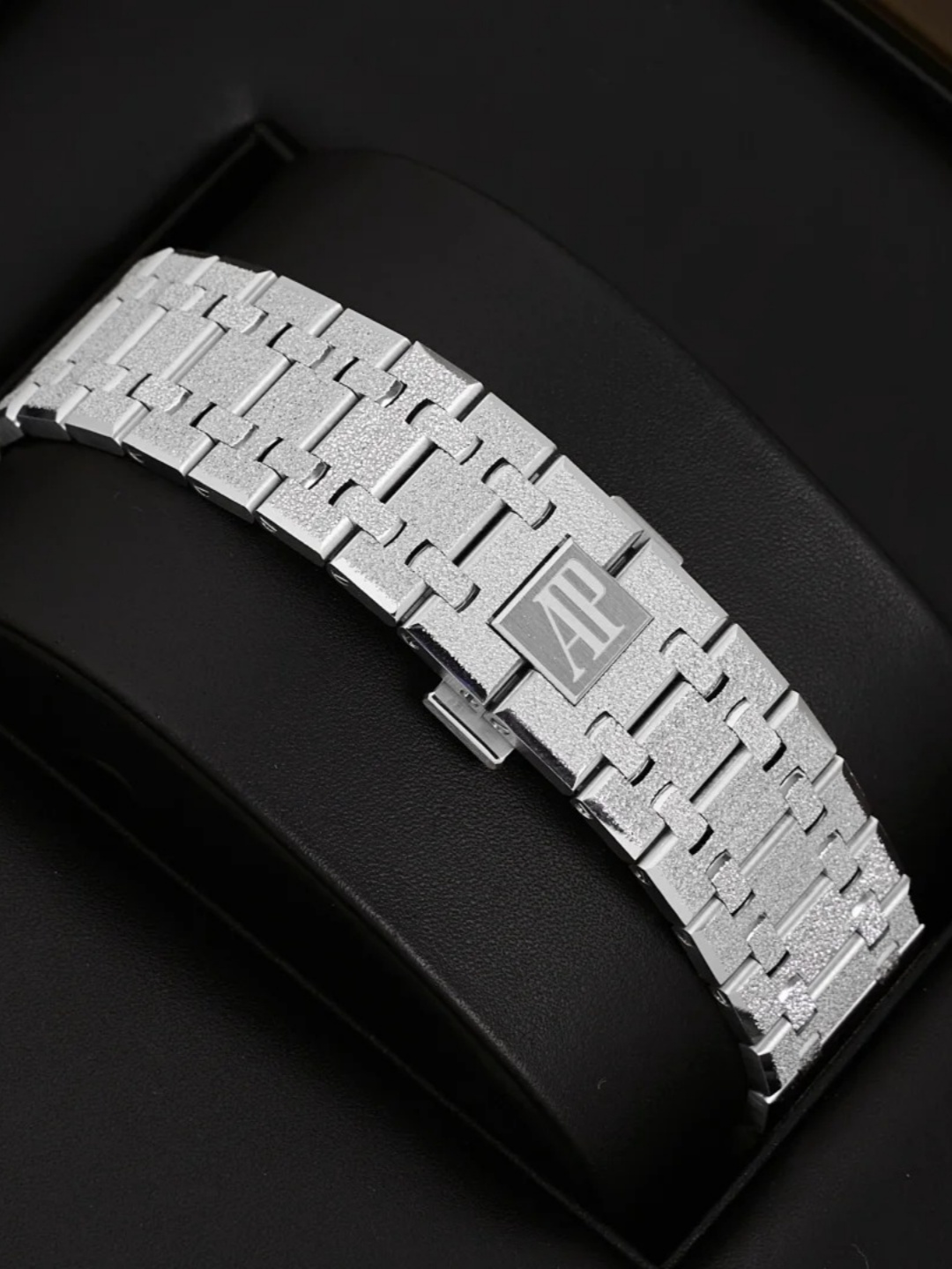 Audemars Piguet Royal Oak Series 26574BC.GG.1224BC.01 Watch