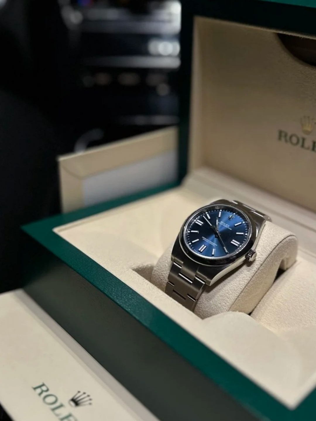 Rolex Oyster Perpetual series M124300-0003 watch