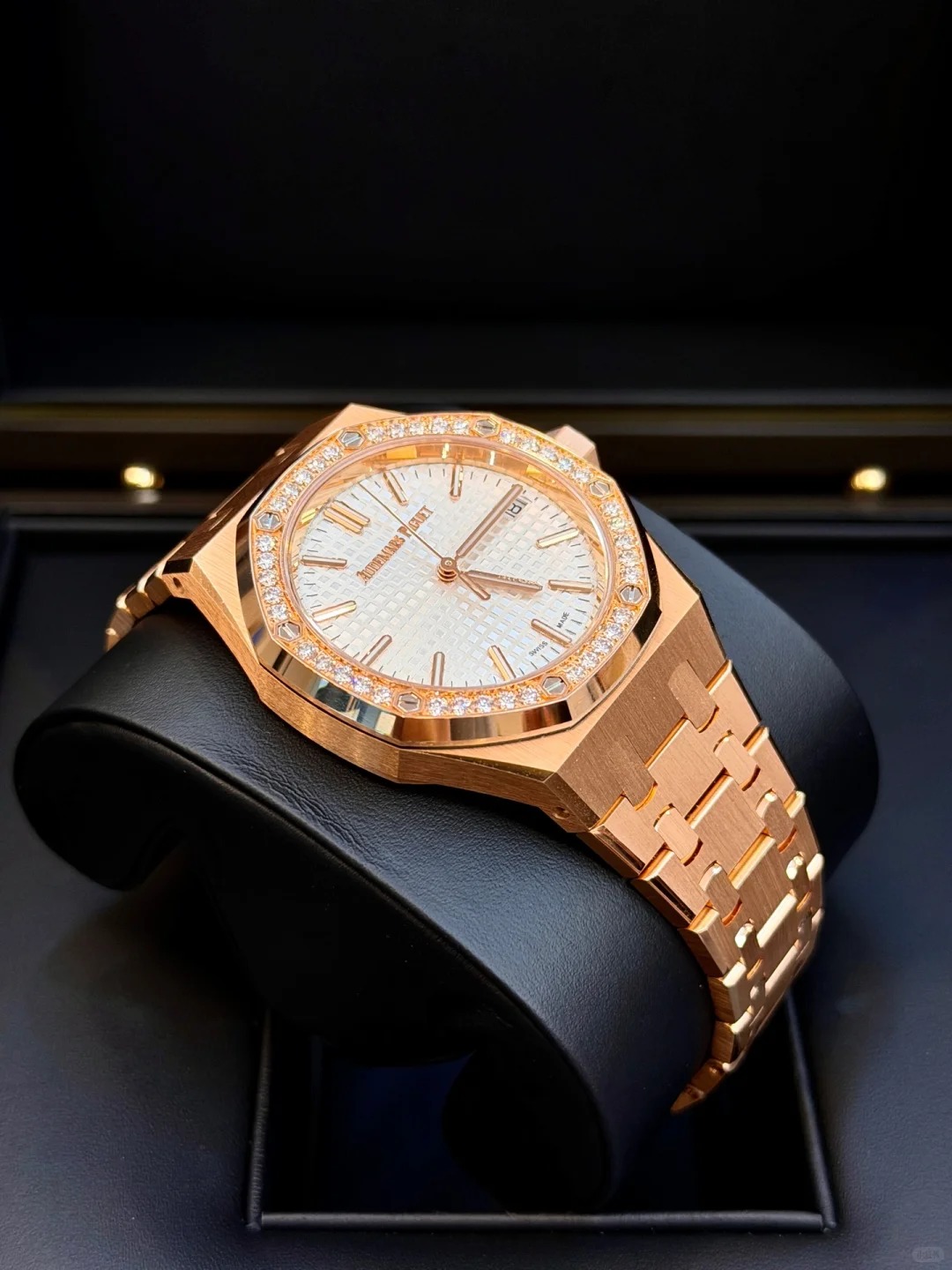Audemars Piguet Royal Oak Series 15551 OR.ZZ.1356 OR.04 Watch