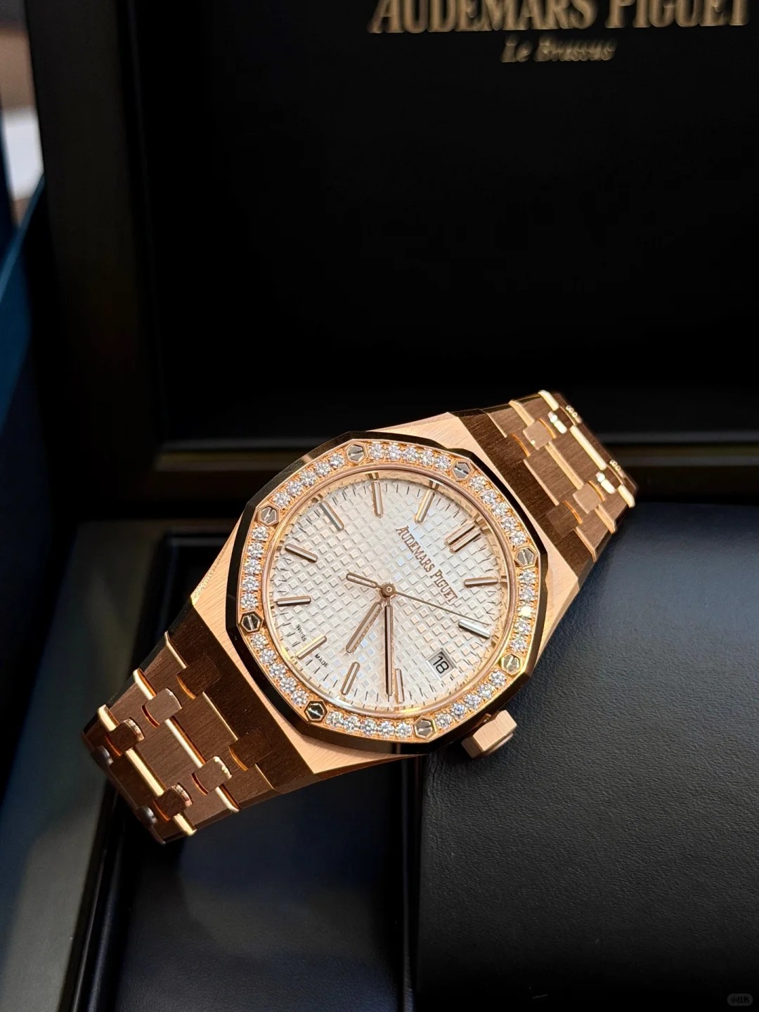 Audemars Piguet Royal Oak Series 15551 OR.ZZ.1356 OR.04 Watch