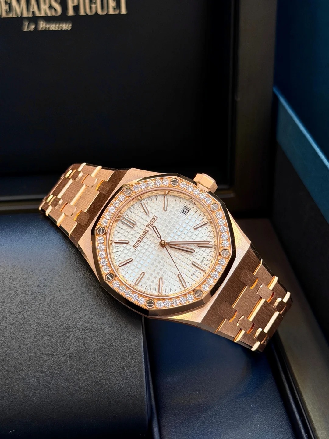 Audemars Piguet Royal Oak Series 15551 OR.ZZ.1356 OR.04 Watch