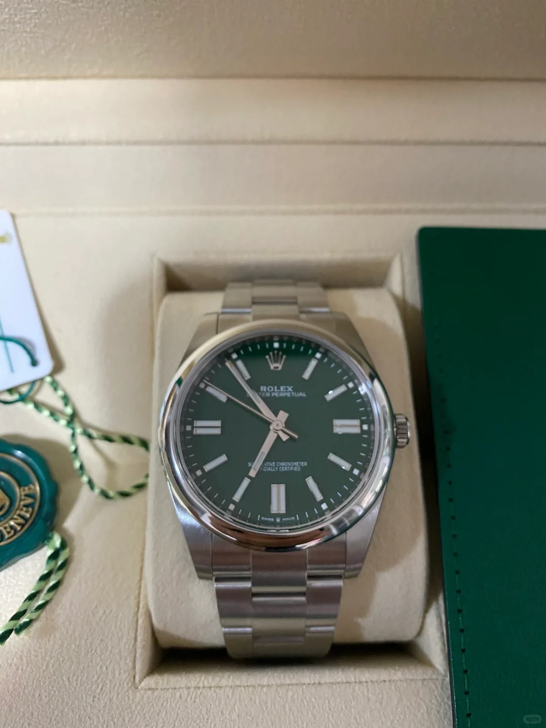 Rolex Oyster Perpetual series M124300-0005 watch