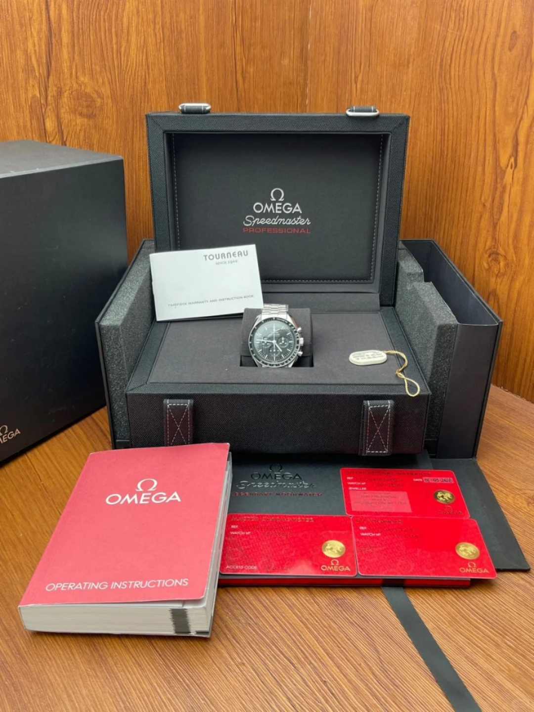 Omega Speedmaster series 310.30.42.50.01.001 watch