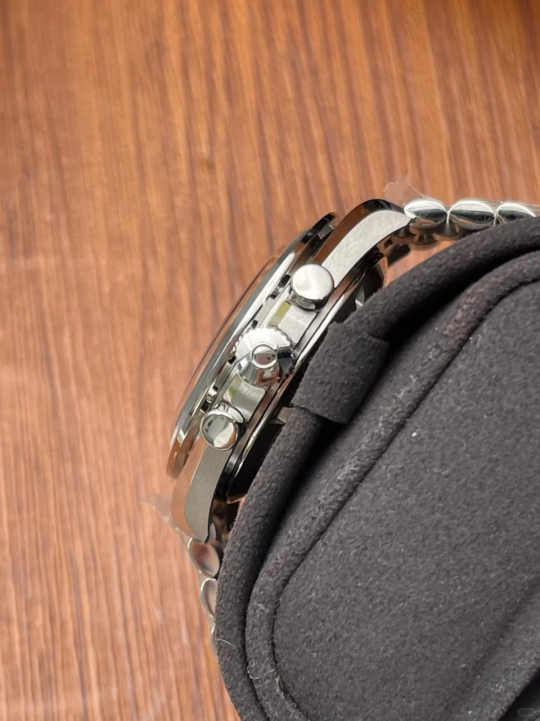 Omega Speedmaster series 310.30.42.50.01.001 watch